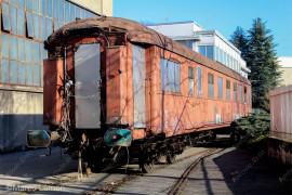 Una vecchia carrozza REGGIANE comparsa dal nulla